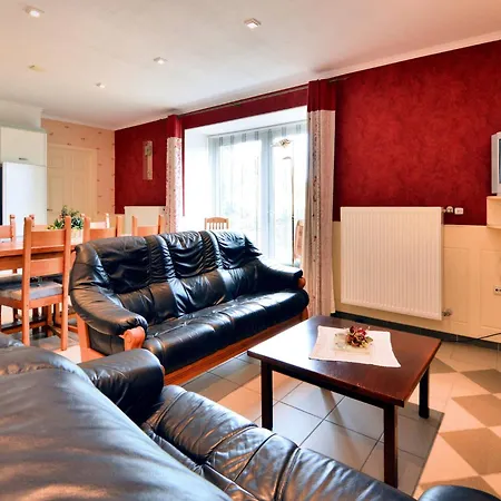 Villa Spacious In En Ardenne