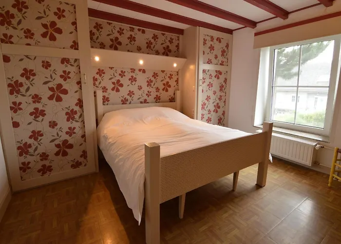 Spacious In En Ardenne וילה