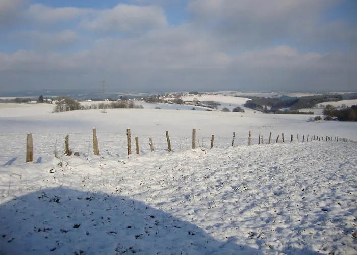 Villa Spacious In En Ardenne